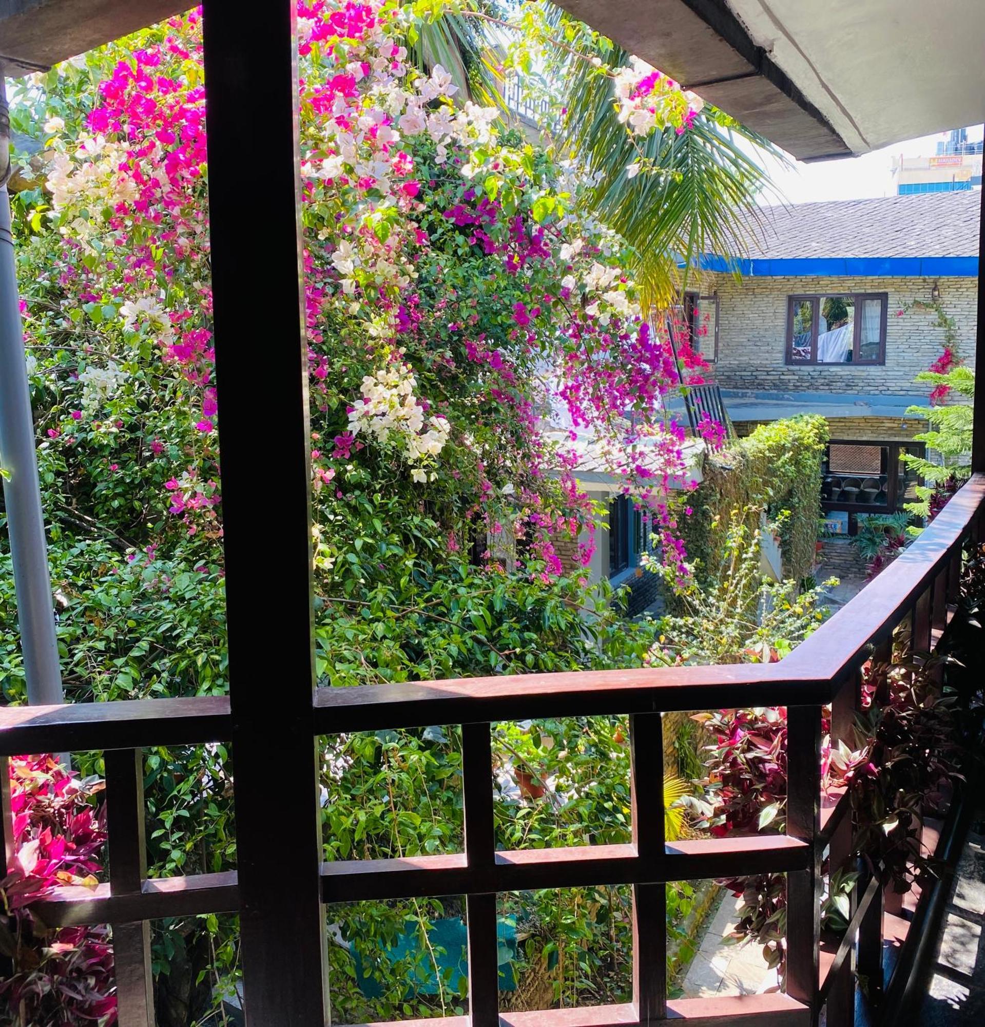 Mum's Garden Resort Pokhara Buitenkant foto
